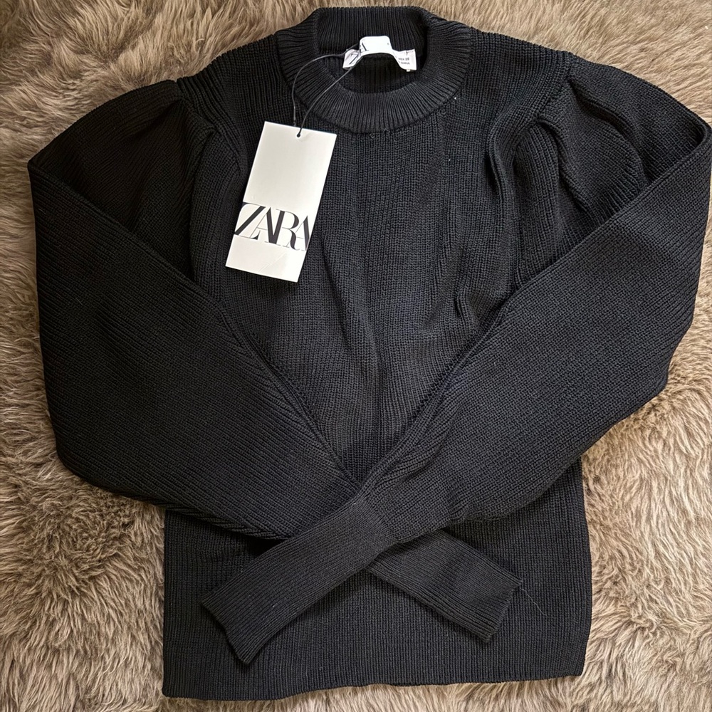 Zara Men's Black Crewneck Sweater
